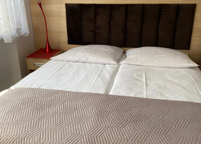 Ostoja Πανσιόν 3*